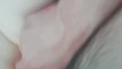 Коллектор трахает девку в наручниках в жопу самотыками и хуем за долги, снимая на телефон