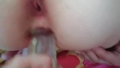 Коллектор трахает девку в наручниках в жопу самотыками и хуем за долги, снимая на телефон