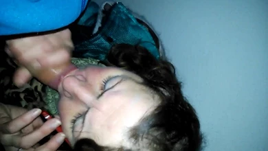 Заснял свою малую в парадном на камеру, как та работает своим грязным ротиком