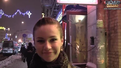 Два питерских пикапера склеили девку и отпороли в сортире в пизду. За хорошие деньги