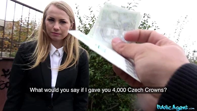 Русская чикуля задорно ебётся с незнакомцем за деньги и прямо на улице