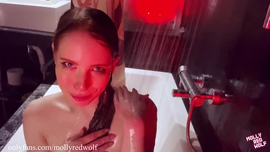 Залез к девке в ванну, чтобы попарить кочан в её ротике и помытой кисуле