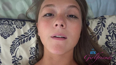 Старый дед морщинистой рукой и губами любит делать малышке приятно